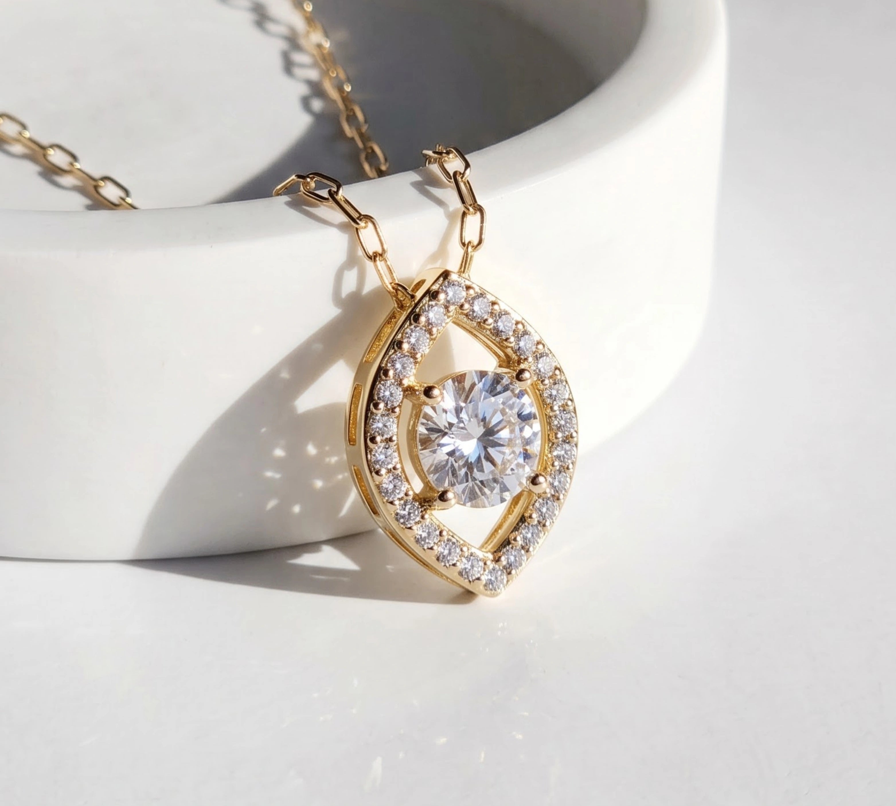 Lab_Grown_Diamond_Pendants_8b4d34a1-103c-4d28-8ee4-fbc70f93649e.webp