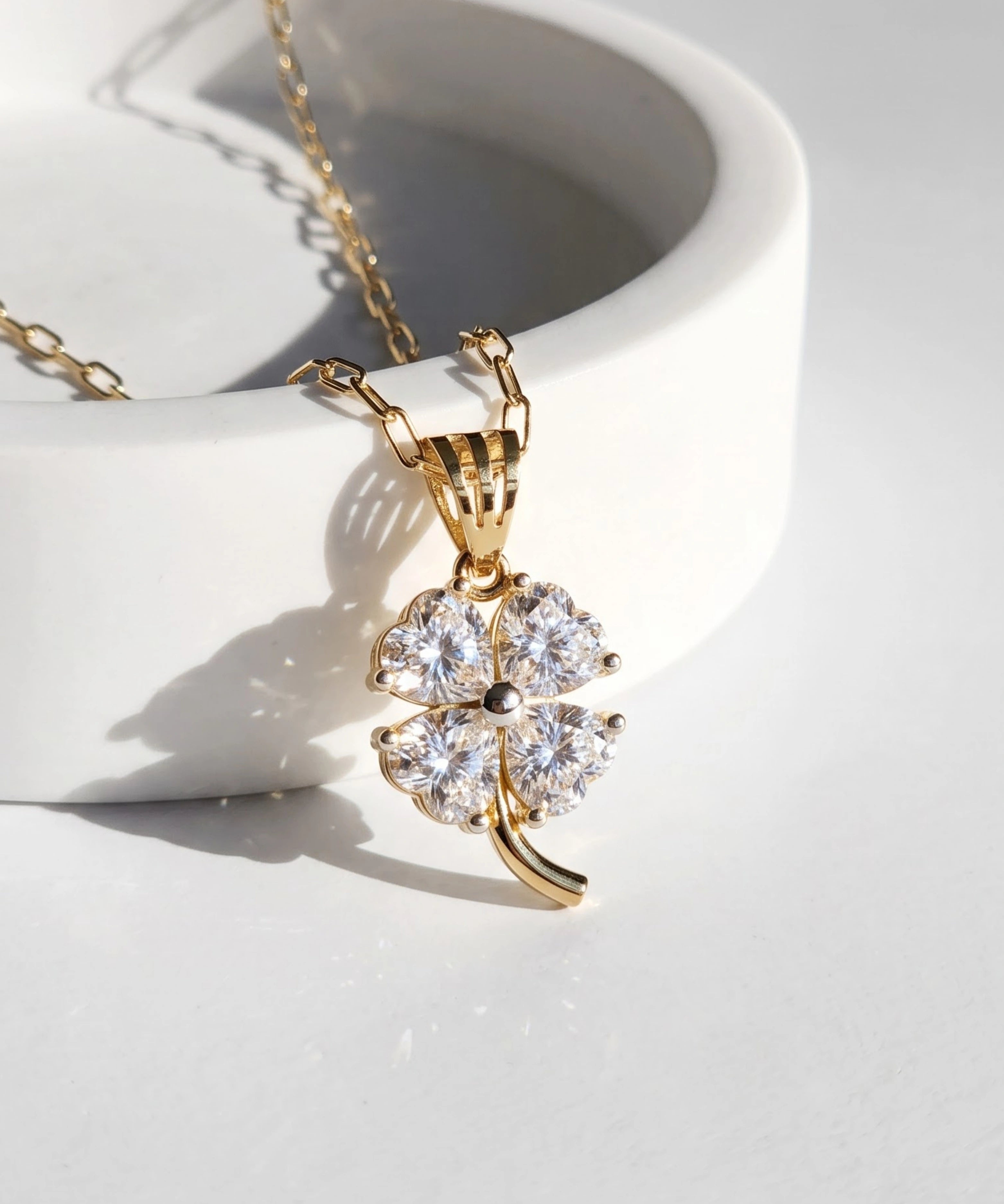 Unique_Diamond_Pendants.webp