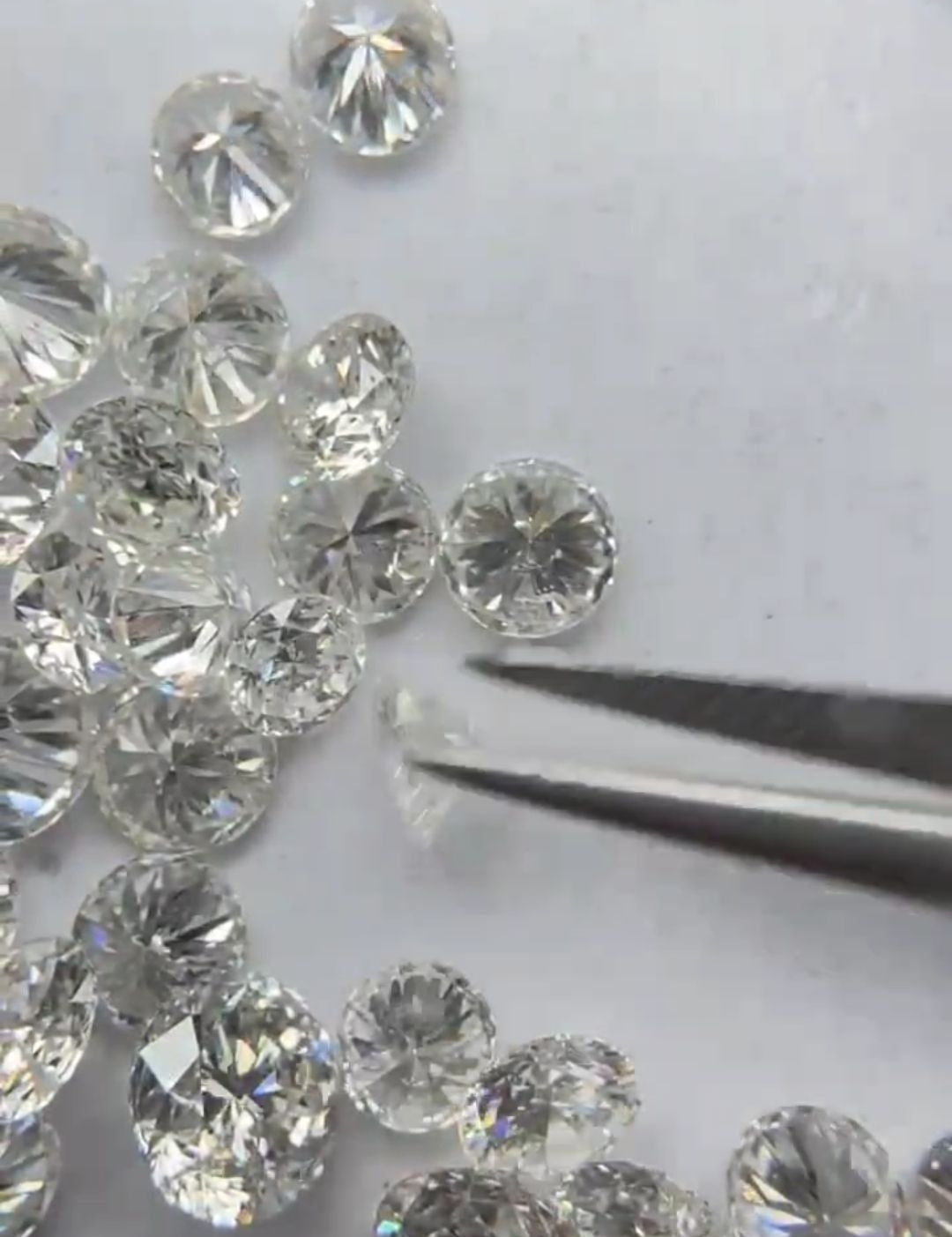 100% Natural Diamond 4 mm to 5 mm size Round Brilliant Cut GH Color SI2 to I1 Clarity(Total 5 Carat Lots)